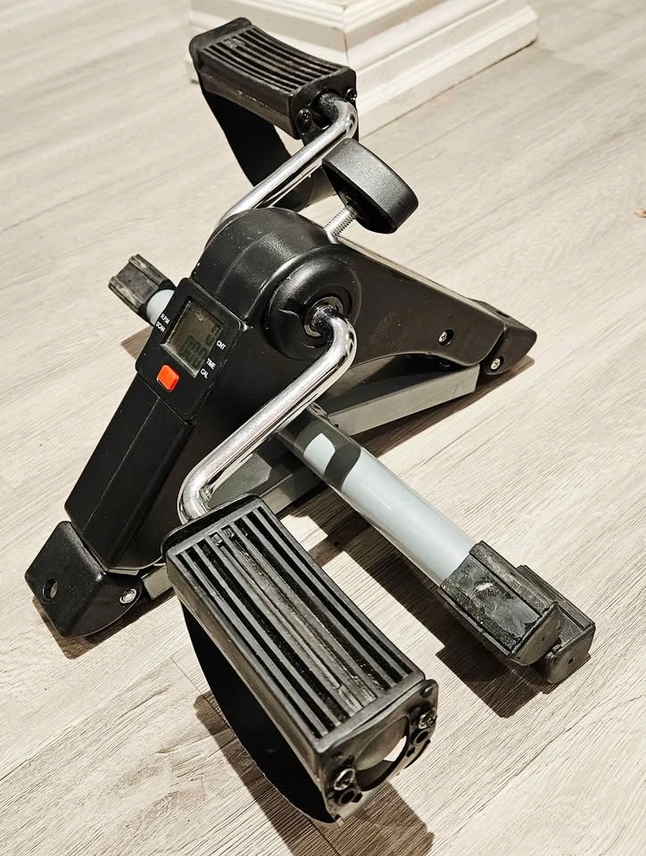 Foldable Under-Desk Pedal Exerciser - photo 3