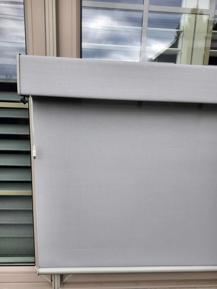 Brand New Motorized Roller Shade 46 1/4" X 45 1/2" - photo 2