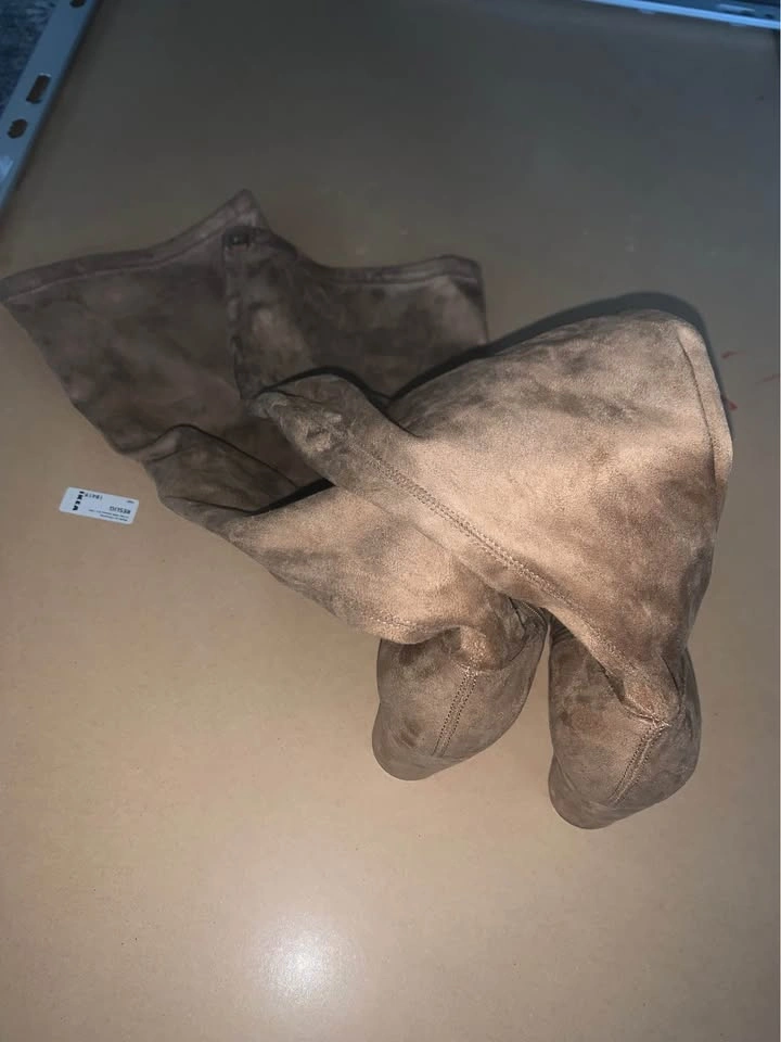 GUESS Over-The-Knee Suede Boots Size 8 - photo 3