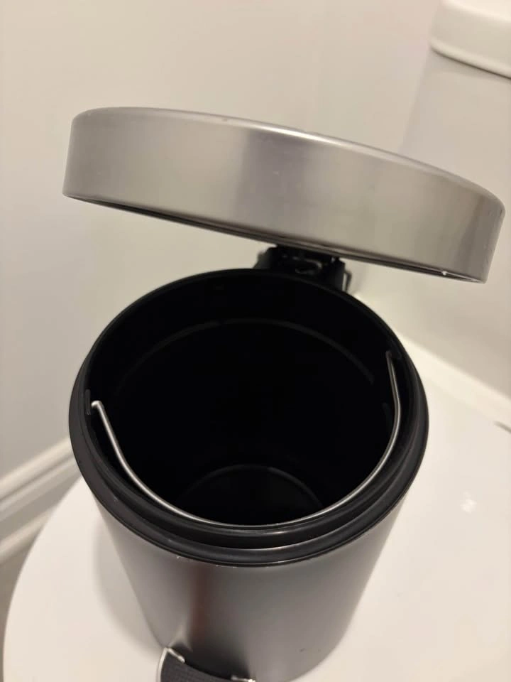 Brand new bathroom garbage bins - photo 2