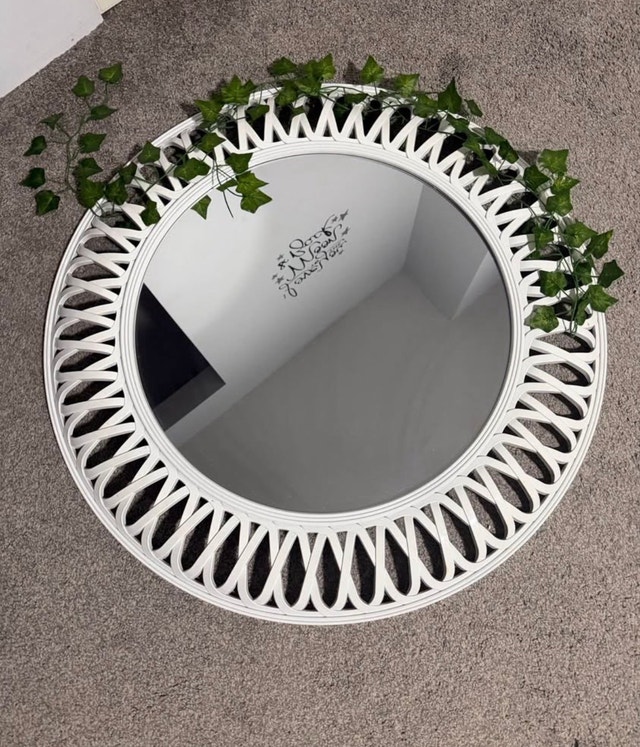Wall mirror