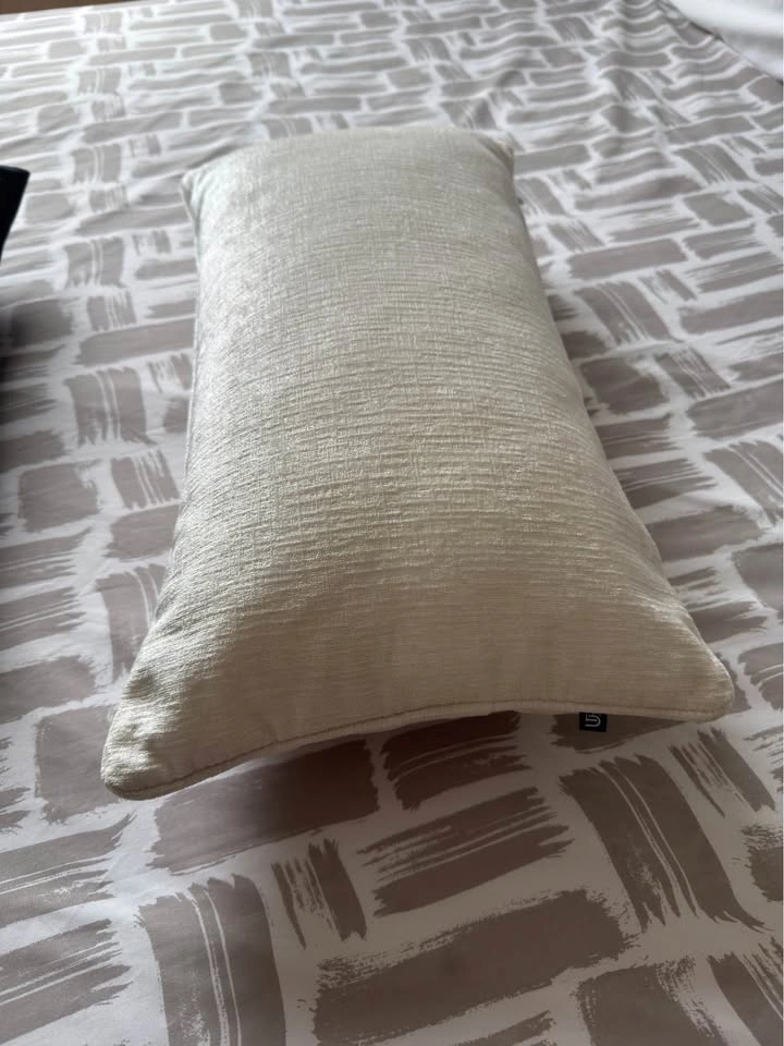 Set of 4 Decorative Cushions – Modern, Clean & Stylish - photo 2