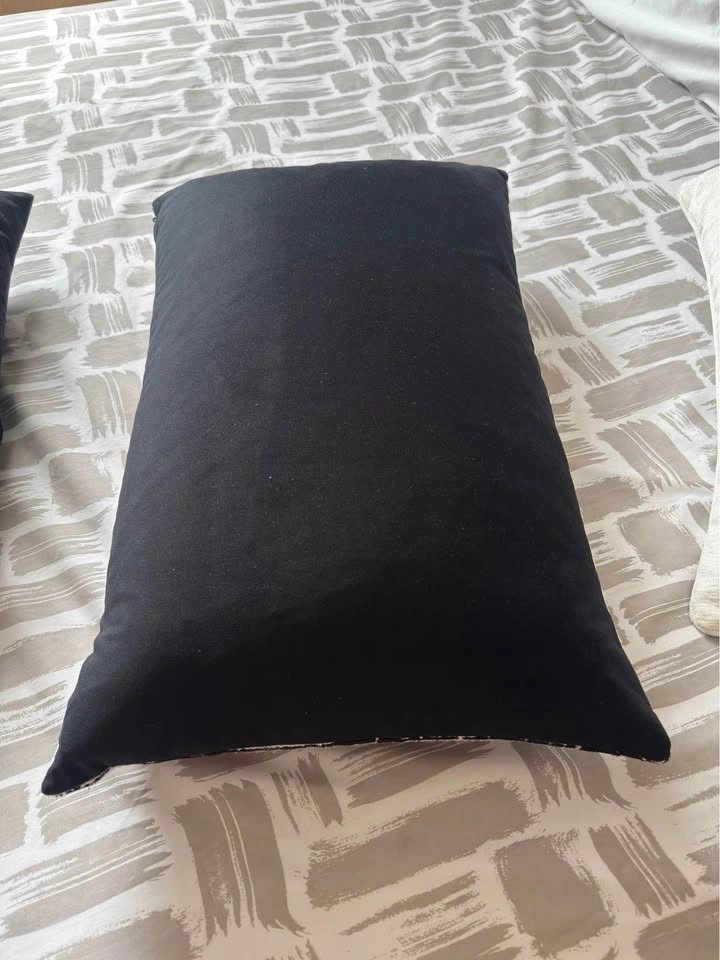 Set of 4 Decorative Cushions – Modern, Clean & Stylish - photo 4