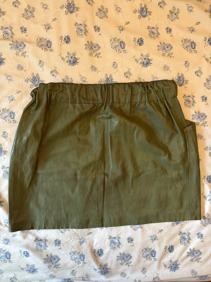 Zara Olive Green Faux Leather Skirt - Large - photo 3