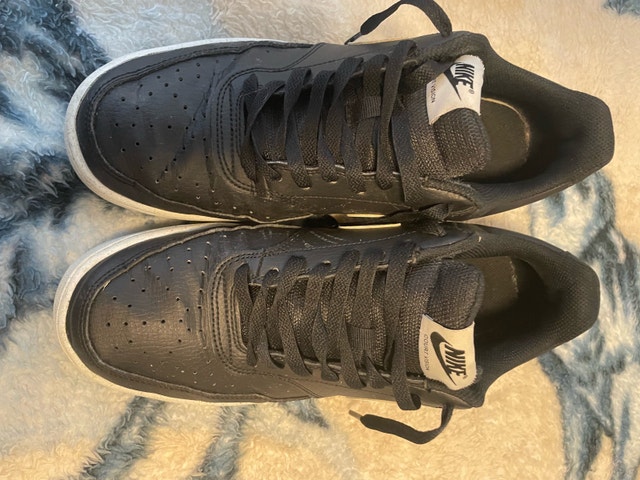 Nikes Low Top Shoes
