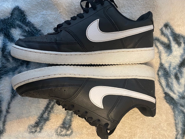Nikes Low Top Shoes - photo 2