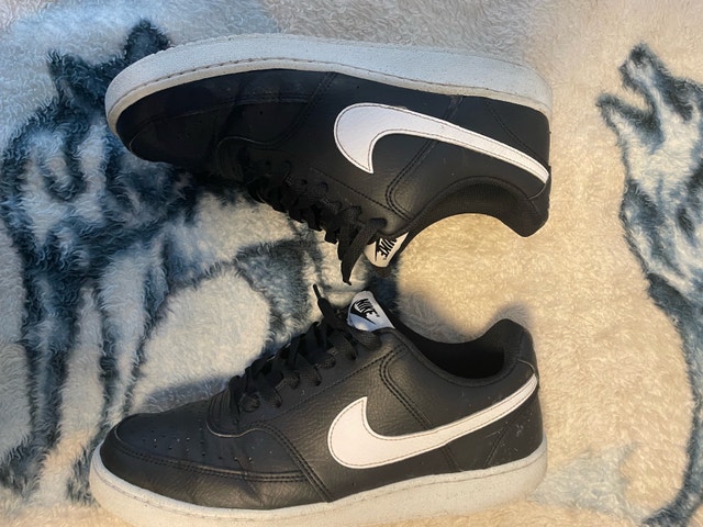 Nikes Low Top Shoes - photo 5