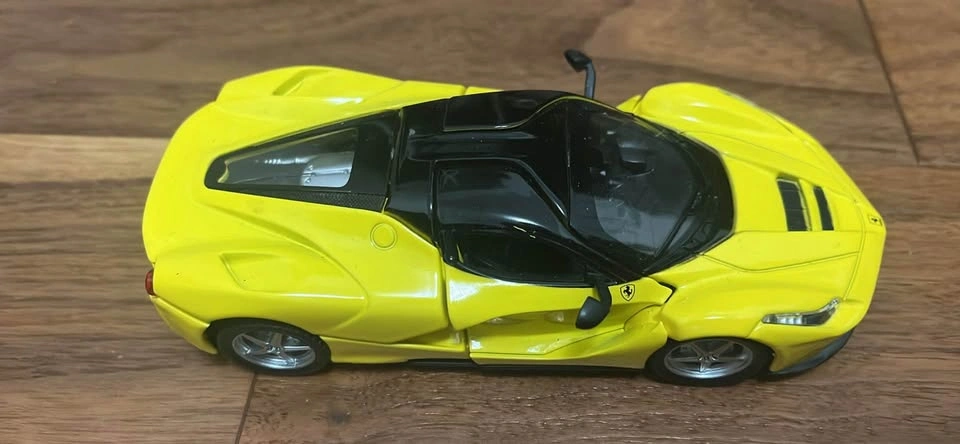 Yellow Ferrari LaFerrari Model Car 1:32 - photo 2