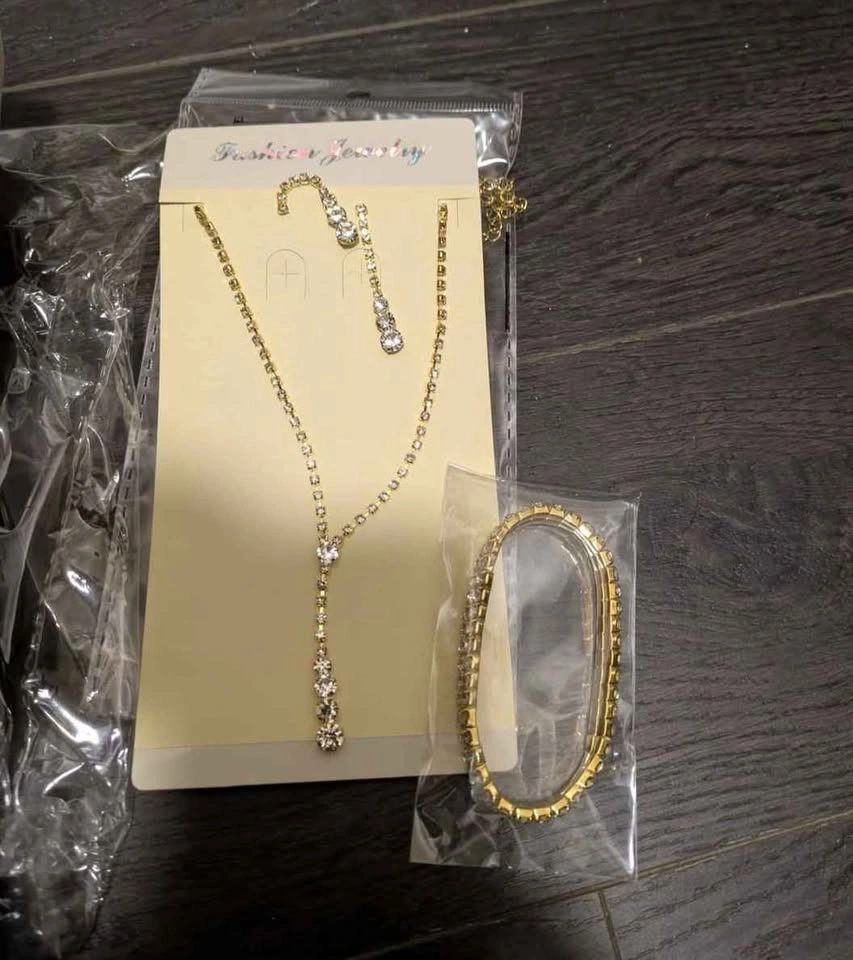 Brand new gold glittery party bag with jewelry combo (firm price - photo 4