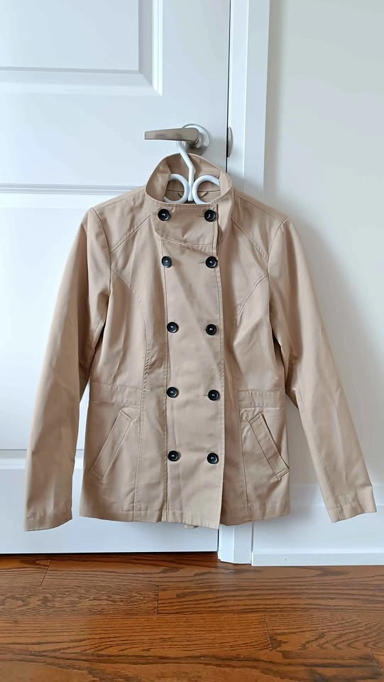 Small Women's Beige Trenchcoat