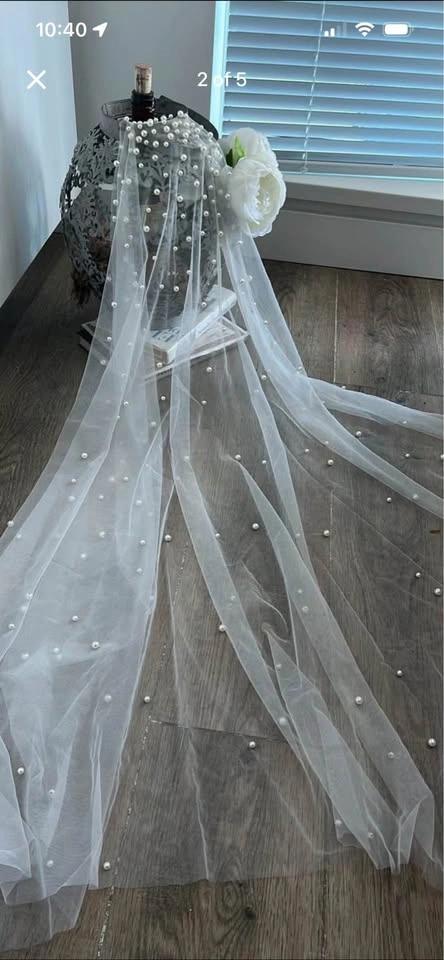 Soft white Pearl Fingertip Veil - photo 2