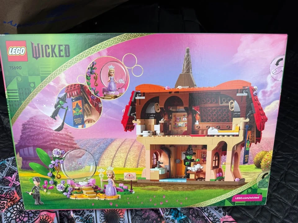 BNIB LEGO Wicked Glinda & Elphaba Visit Munchkinland Building - photo 2