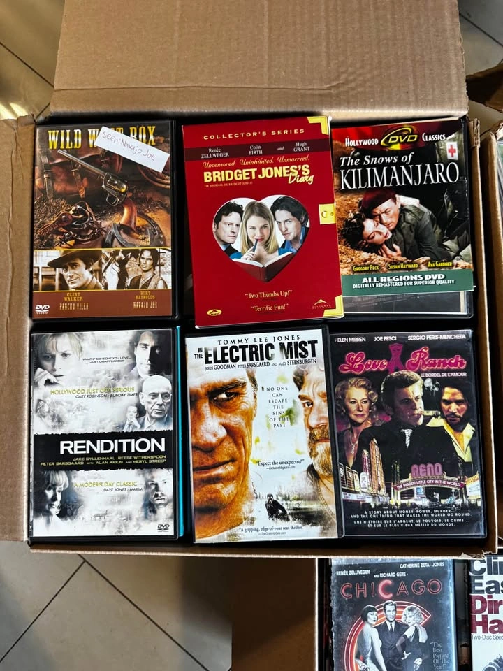 Assorted 635 DVDs/CDs - photo 2