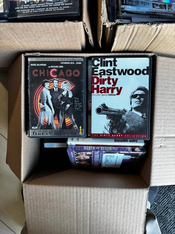 Assorted 635 DVDs/CDs - photo 4