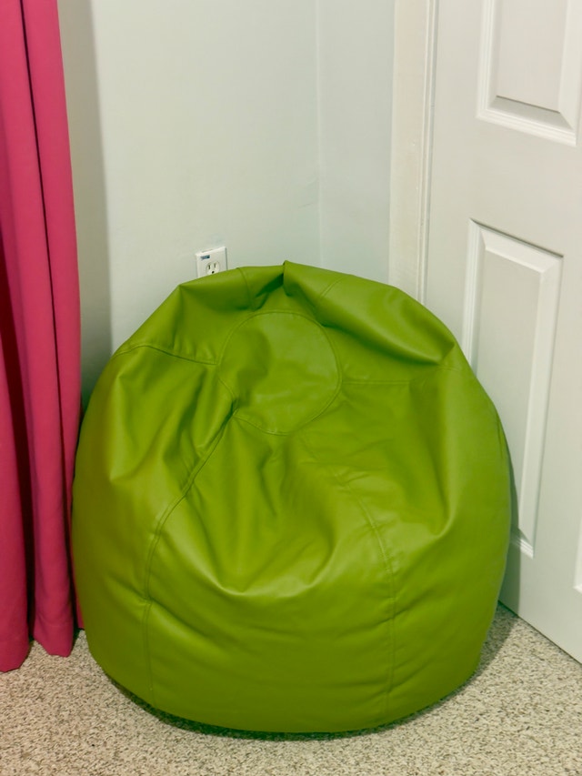 Green Vinyl Beanbag Chair, Approx. 3' in Diameter - photo 2