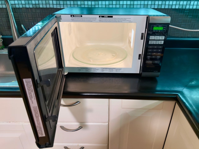 Panasonic NN-ST661B Microwave, 1200 Watts, 1.2 Cu. Ft. - photo 2