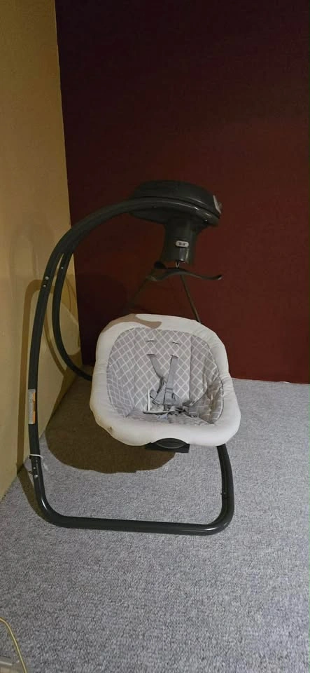 Baby Swing and Bassinet - photo 3