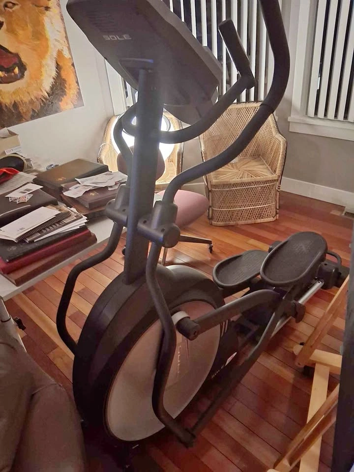 Sole Elliptical with heart rate monitor
