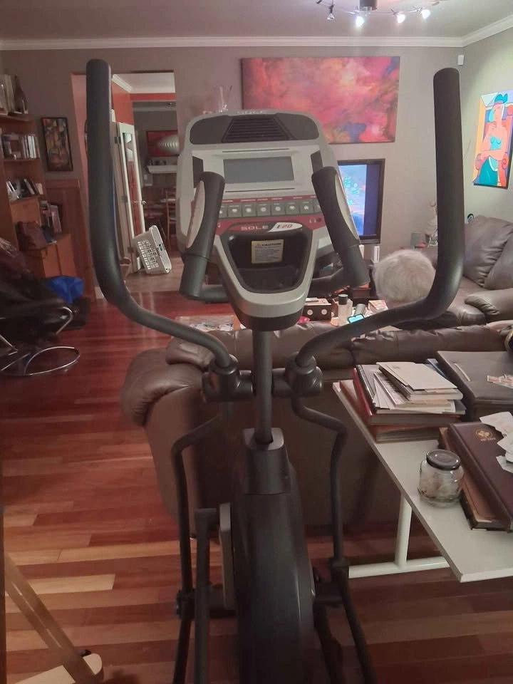 Sole Elliptical with heart rate monitor - photo 2