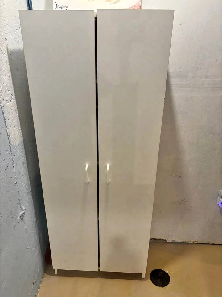White cabinet good condition