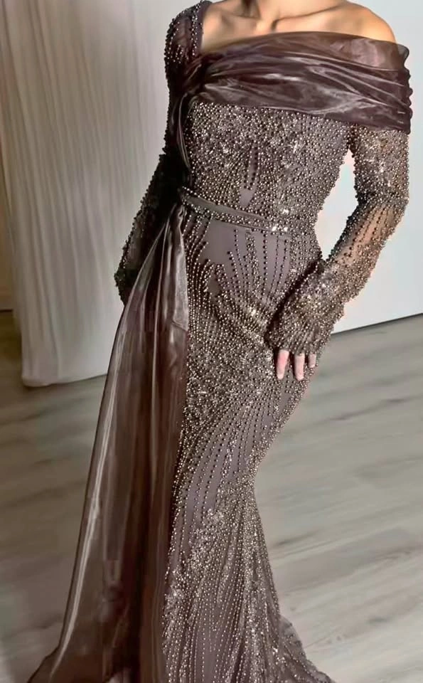 Lora dress in chocolate brown. Size 44 Elegant Beaded Sequin Off