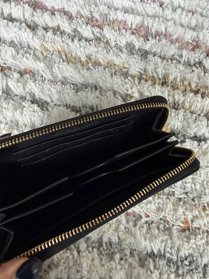 Michael Kors Black Wallet - Gold Hardware - photo 2