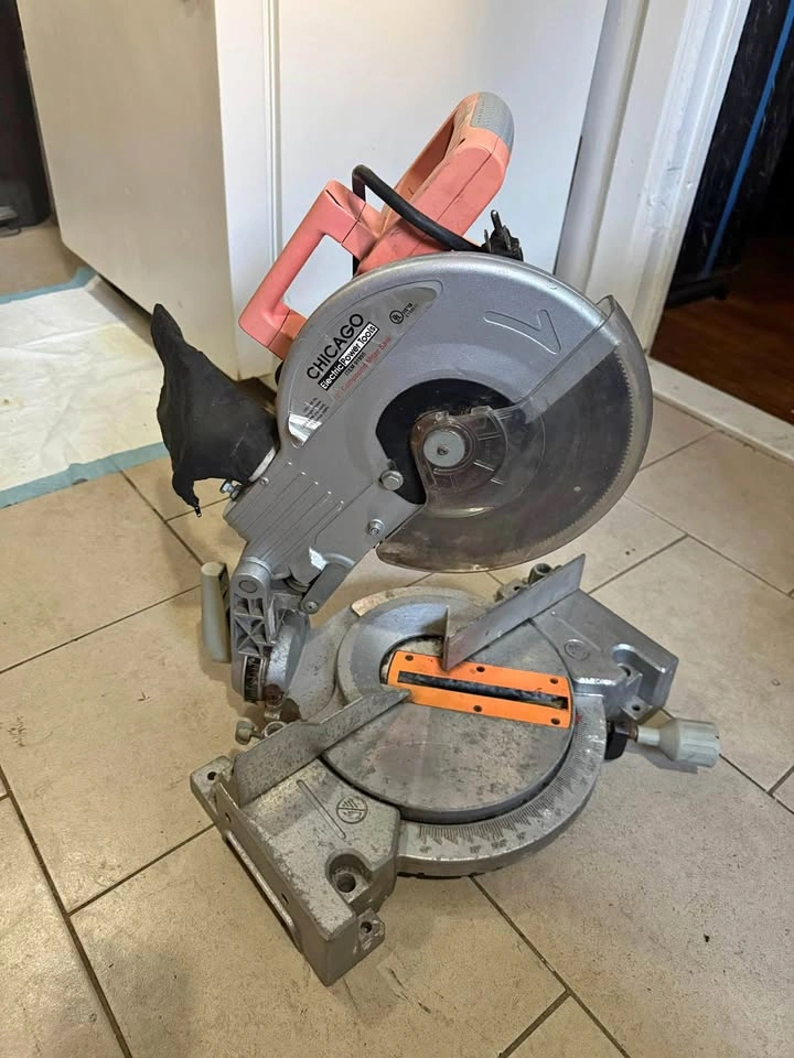 Chicago Electric 10" Compound Miter Saw