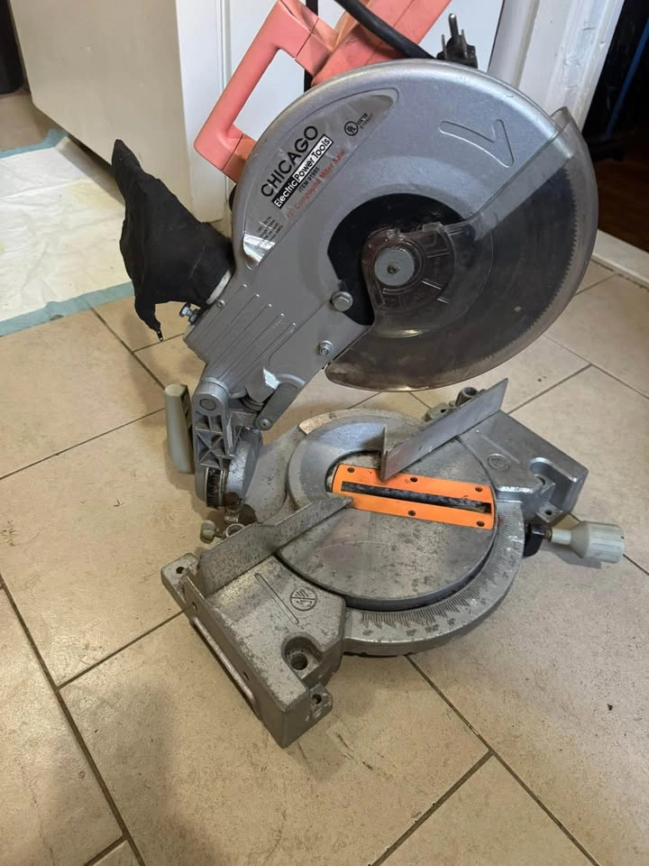 Chicago Electric 10" Compound Miter Saw - photo 2