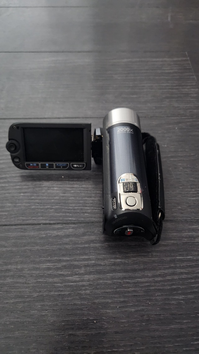 Canon FS200 Camcorder - Great Condition