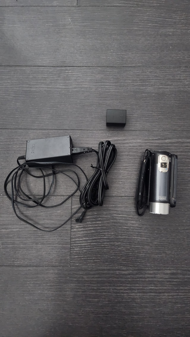 Canon FS200 Camcorder - Great Condition - photo 2