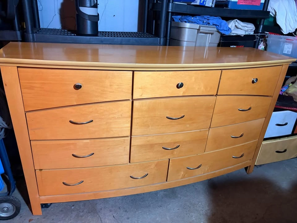 Large wooden dresser/ pair of dressers - photo 3