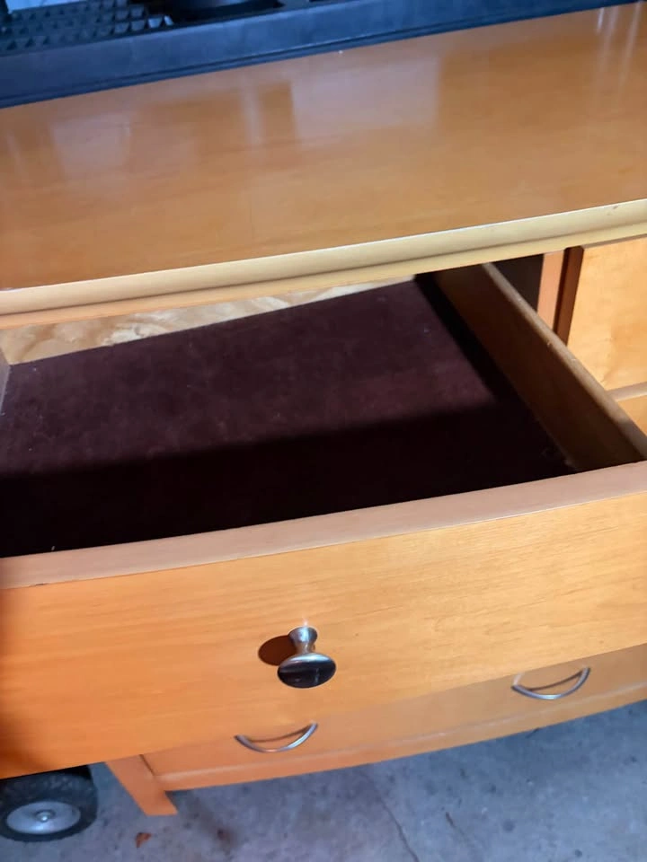 Large wooden dresser/ pair of dressers - photo 4
