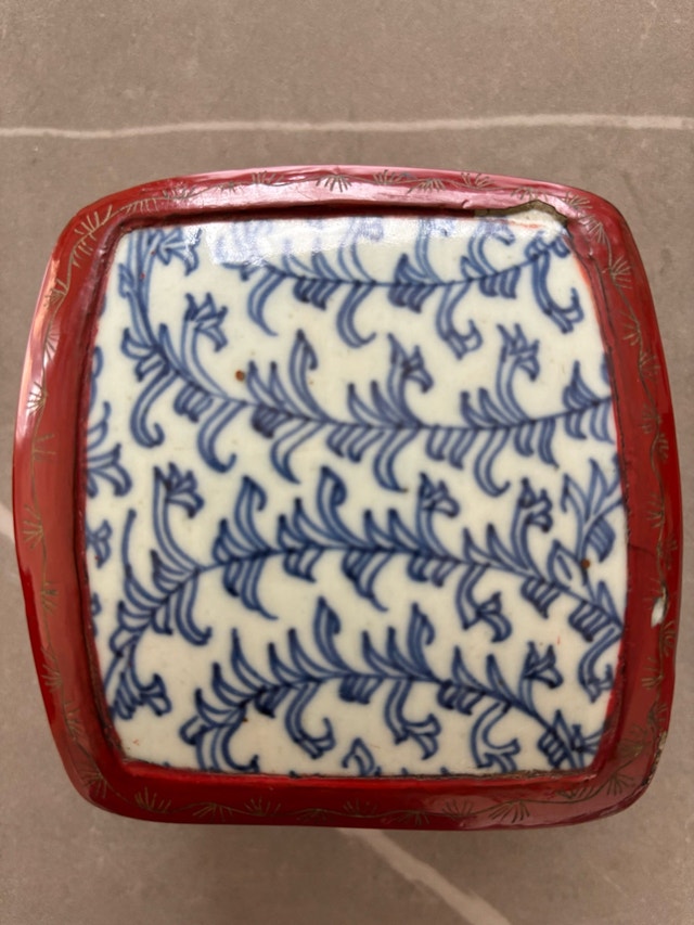 Lacquer box inlaid with porcelain pieces - photo 5