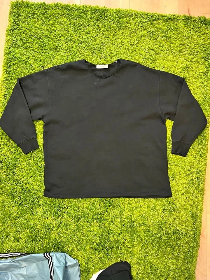 Fear of God Essentials Oversized Logo Sweatshirt - Black