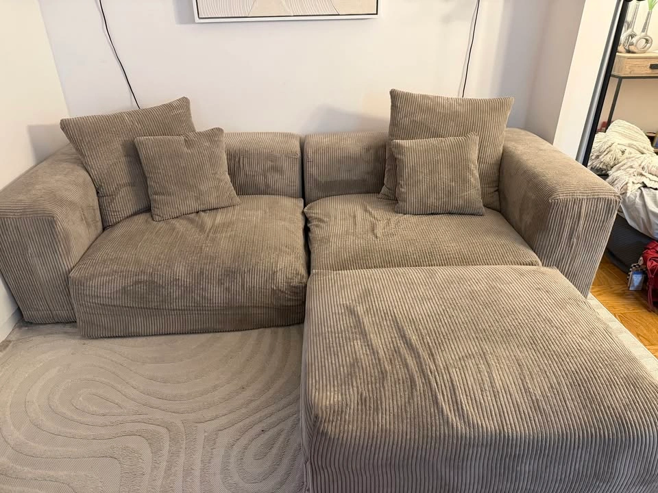 PICK UP ASAP 3 Piece Pristine Condition Couch - photo 3
