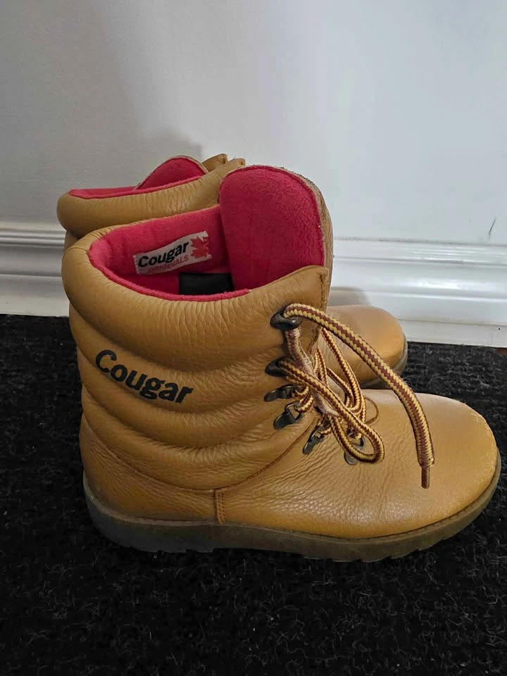 Pillow Nylon Women's Lace Up Boot