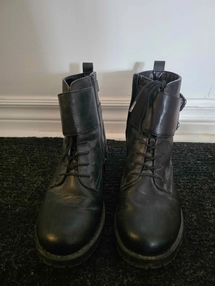 Size 7 Women's Black Combat Boot - photo 3