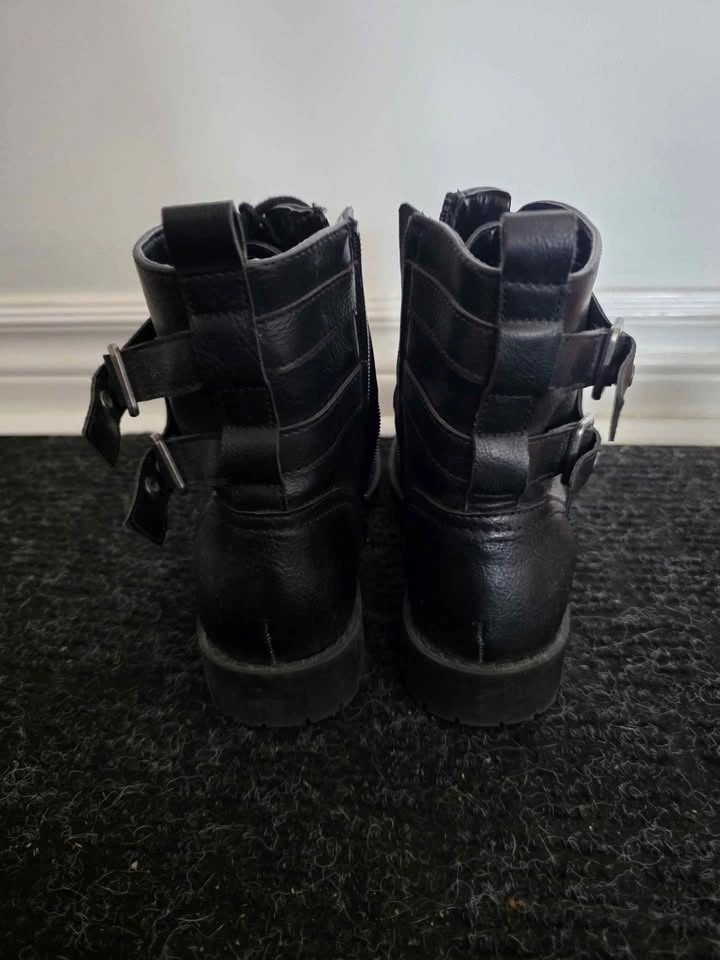 Size 7 Women's Black Combat Boot - photo 4
