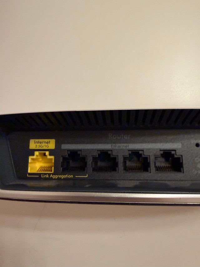 ORBI RBR850 WI-FI with 2 Satellites - photo 4