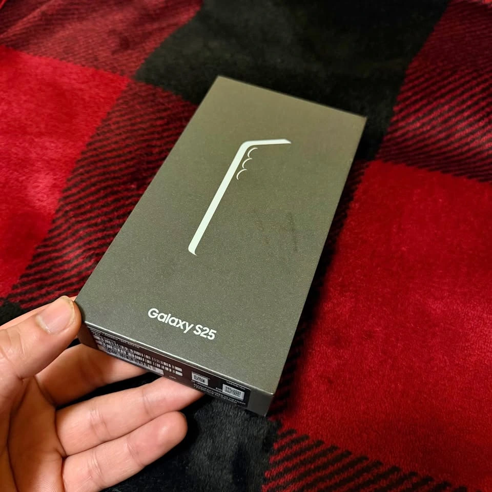 Sealed Samsung Galaxy S25 128GB Blue