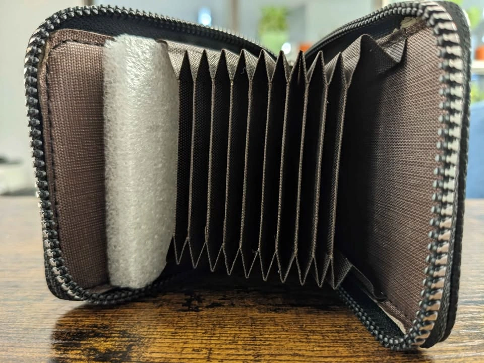 Multi-Card Wallet (Black) (Like New) - photo 2