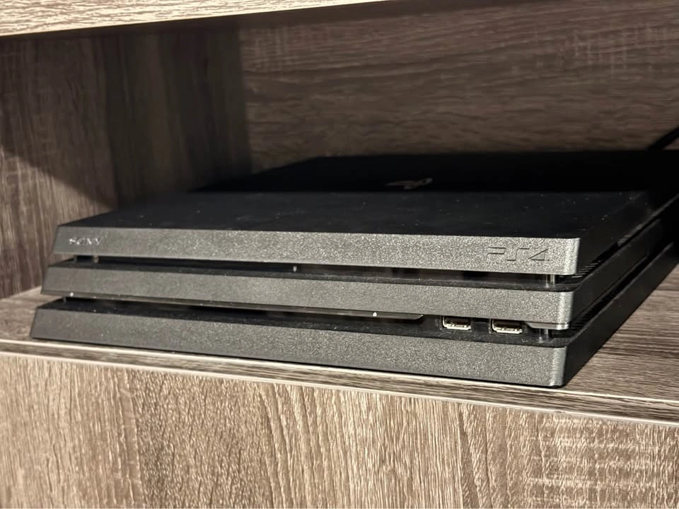 PS4 Pro 1TB - photo 2