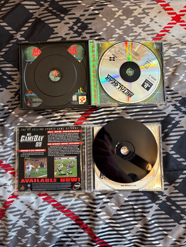 Lot Of 3 PlayStation 1 Games: Metal Gear, Scrabble, NHL - photo 4