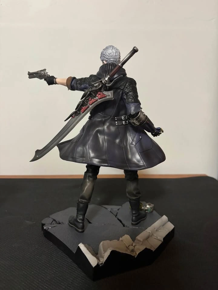 Devil May Cry 5: Nero Statue - photo 2