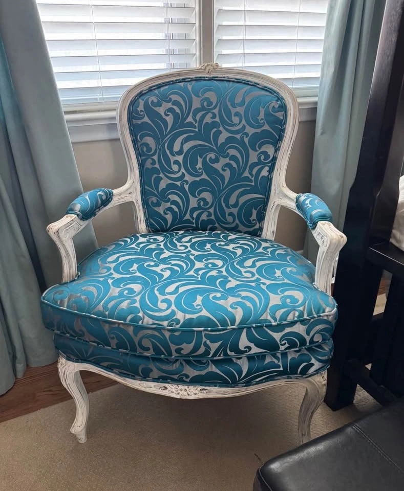2 Classic French provincial style chairs - photo 2