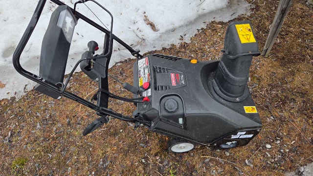 21" Craftsman Snowblower - photo 3