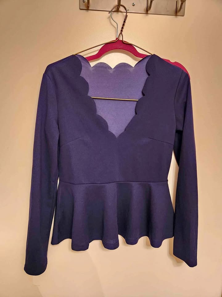 Navy blue peplum top (M)