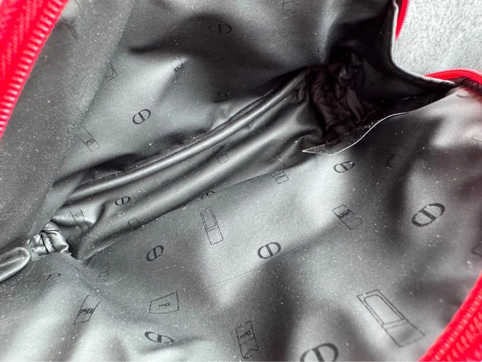 Travel Makeup Pouch - photo 4