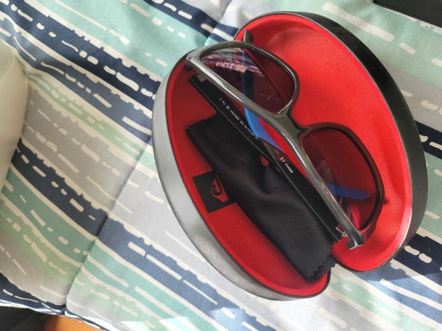 QUICKSILVER SUNGLASSES