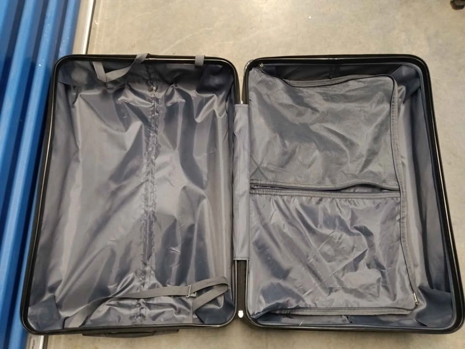 Easy Trip Blue Hardshell Spinner Suitcase missing 1 wheel. - photo 5
